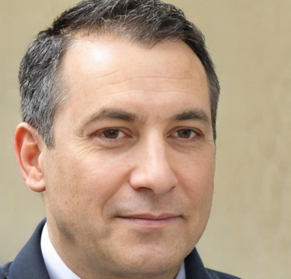 Константинос Макриес, главный аналитик